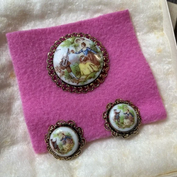 Vintage "La Reine" Limoges France Courtship Brooch and Earrings Set Porcelain - Picture 6 of 6